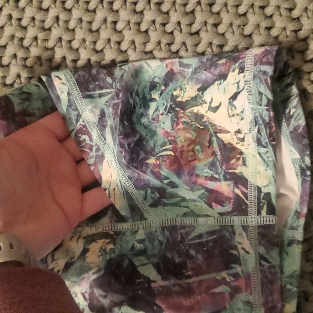 Lululemon shorts - Picture 3 of 4